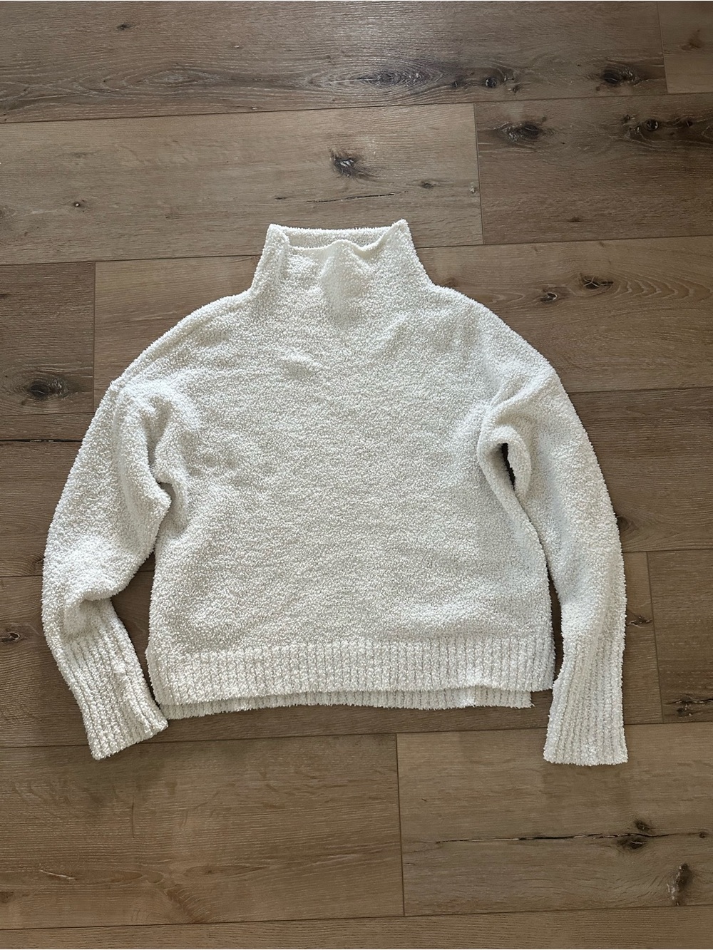 UGG Sage Turtleneck Sweater Medium Ivory Fuzzy Bouclé Cozy Pullover